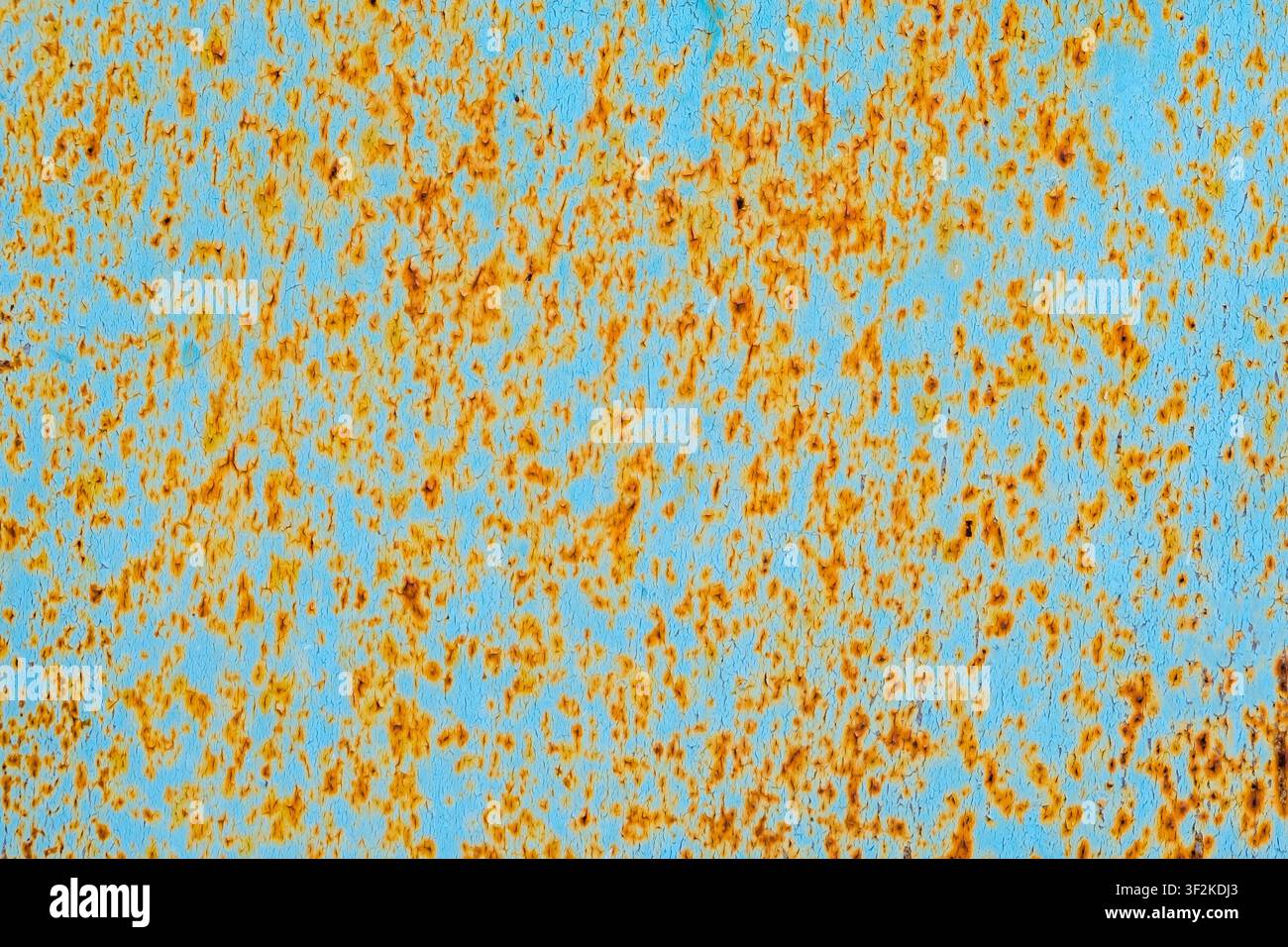hintergrundbemalte Metalloberfläche mit Rostflecken Stockfoto
