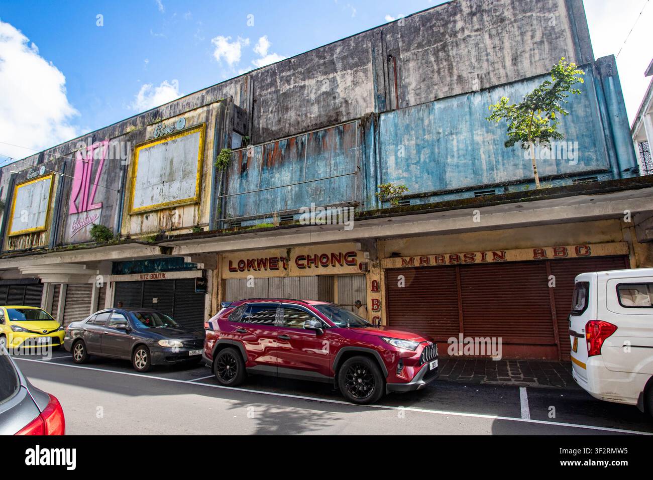 In Curepipe ist der Kampf gegen Schimmel eine tägliche Herausforderung aufgrund des einzigartigen Klimas der Stadt. Gelegen auf dem zentralen Plateau von Mauritius Stockfoto