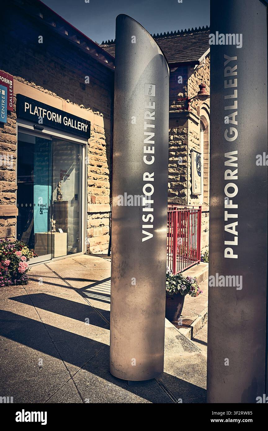 Besucherzentrum und Plattformgalerie neben dem Bahnhof Clitheroe, UK Stockfoto