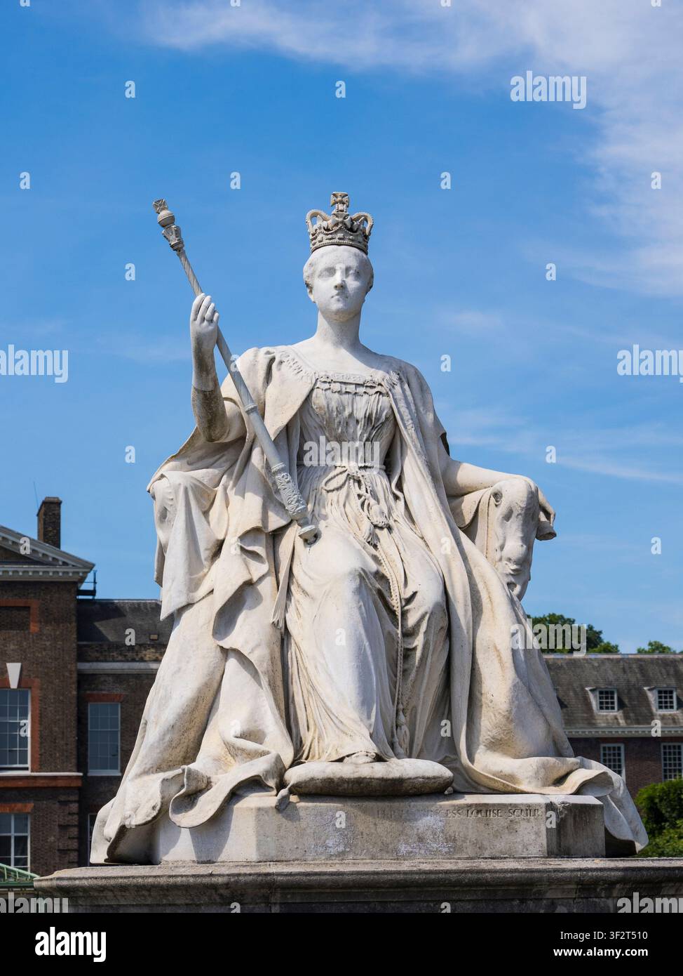 Statue von Königin Victoria, Kensington Palace, London, UK. Stockfoto