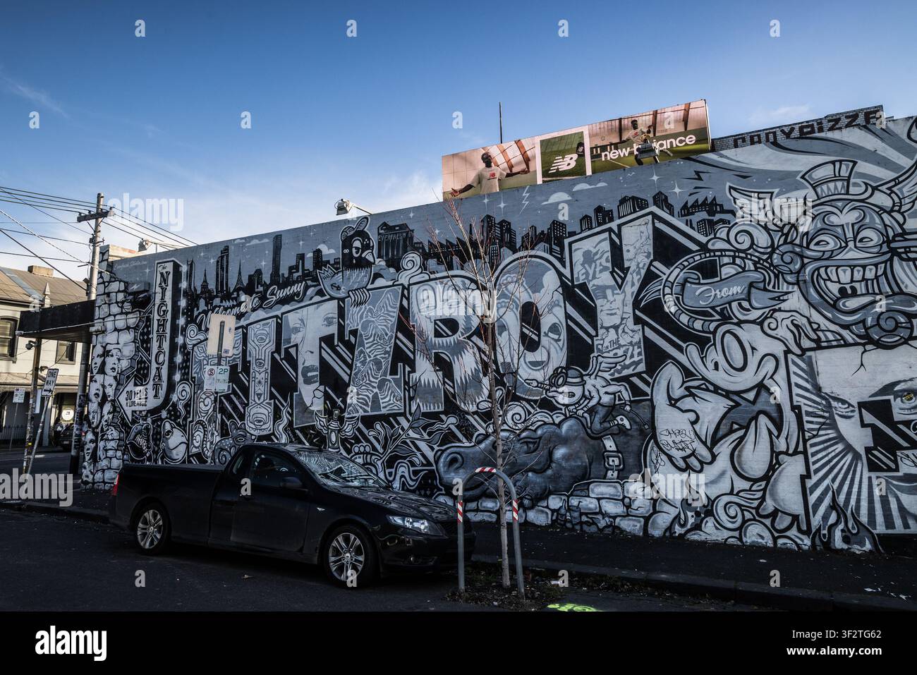 Lebendige Fitzroy Melbourne Graffiti-Kunst-Wandmalerei an einer Gebäudefassade Stockfoto