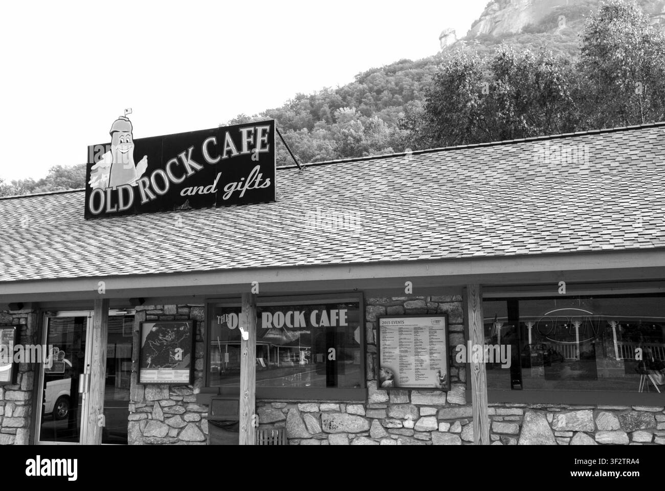 Außenansicht des Old Rock Cafe und Geschenke in Chimney Rock, North Carolina, USA. Stockfoto