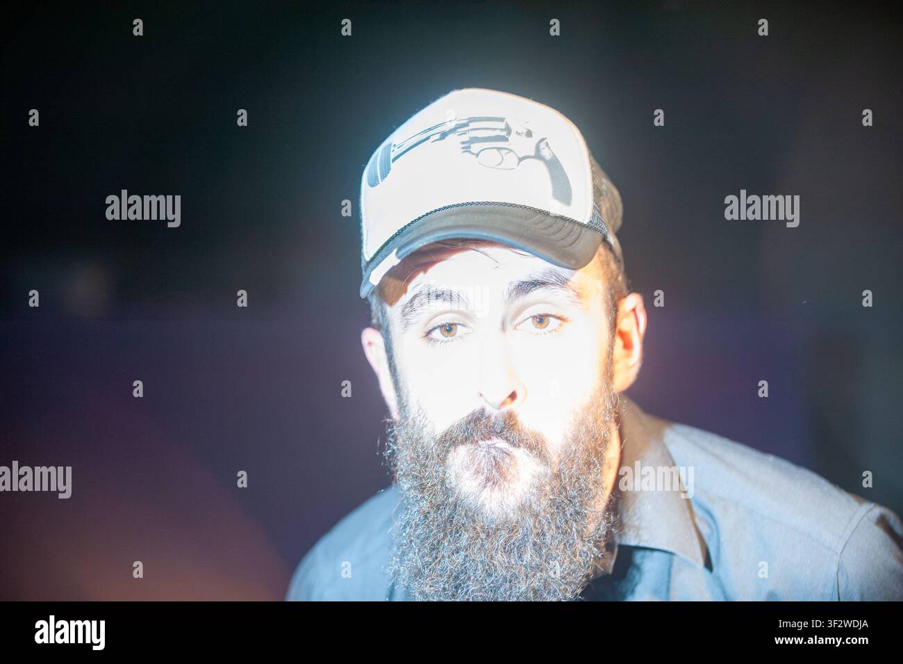 Englischer Spoken-Word-Künstler Scroobius Pip (David Peter Meads) live auf der Bühne unterwegs, Stockfoto