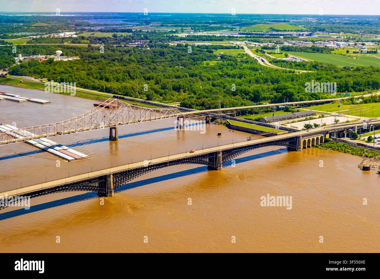Historische Eads-Brücke, die den Mississippi zwischen St. Louis, Missouri, und East St. Louis, Illinois, überspannt Stockfoto