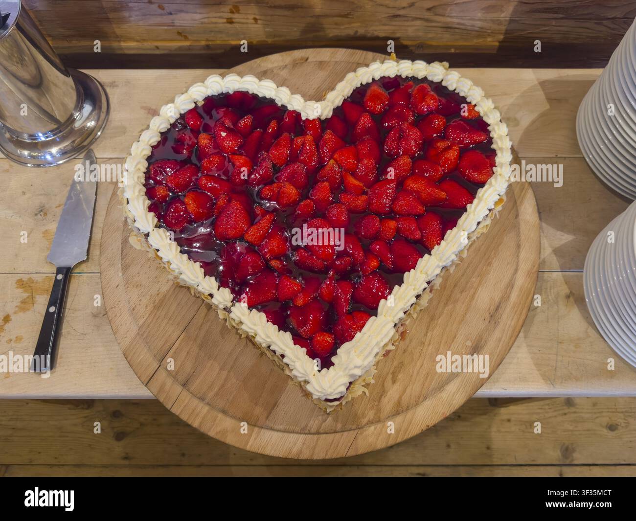 herzförmige Erdbeerkuchen Stockfoto