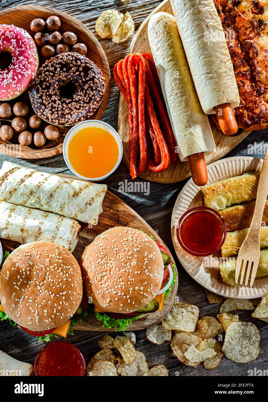 Lebensmittel, die das Krebsrisiko erhöhen. Junk Food. Stockfoto