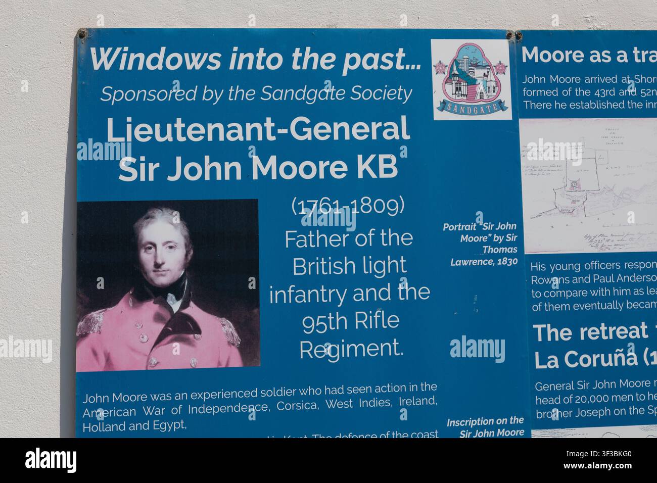Ein Informationsschild über Generalleutnant Sir John Moore in Sandgate, Kent. Stockfoto