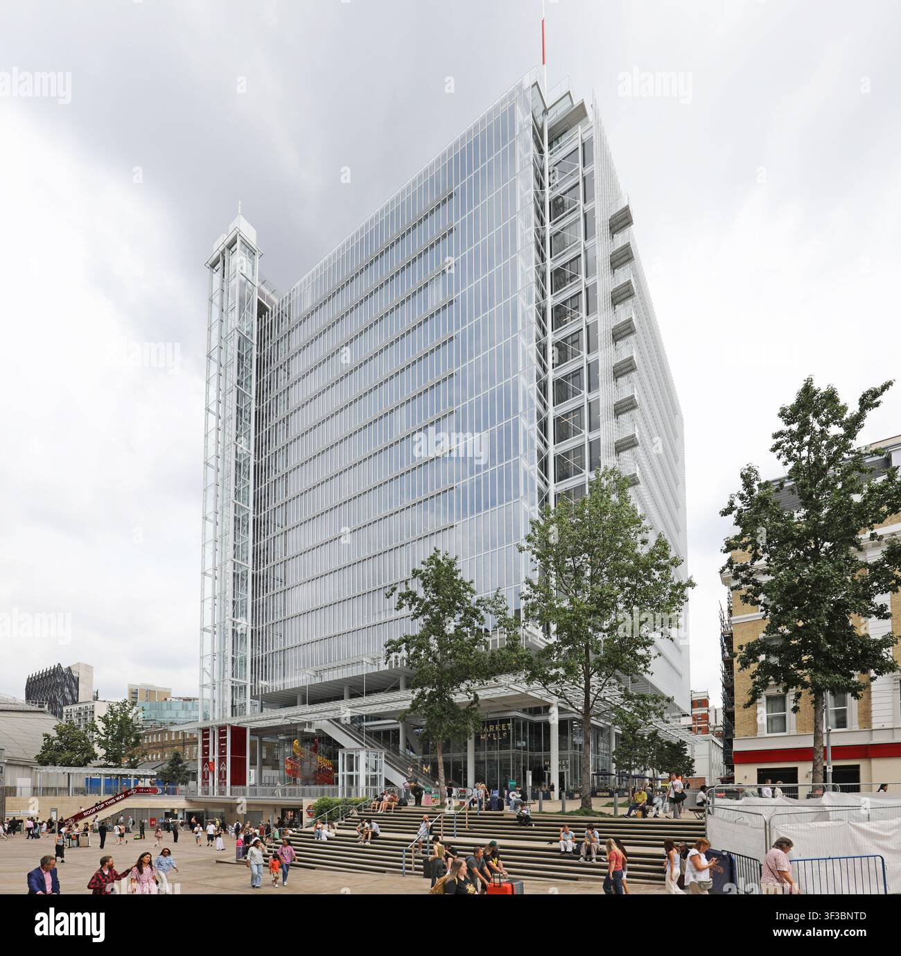 Neu fertiggestelltes Paddington-Square-Projekt, London, UK, entworfen von Renzo Piano. Westliche Fassade. Stockfoto