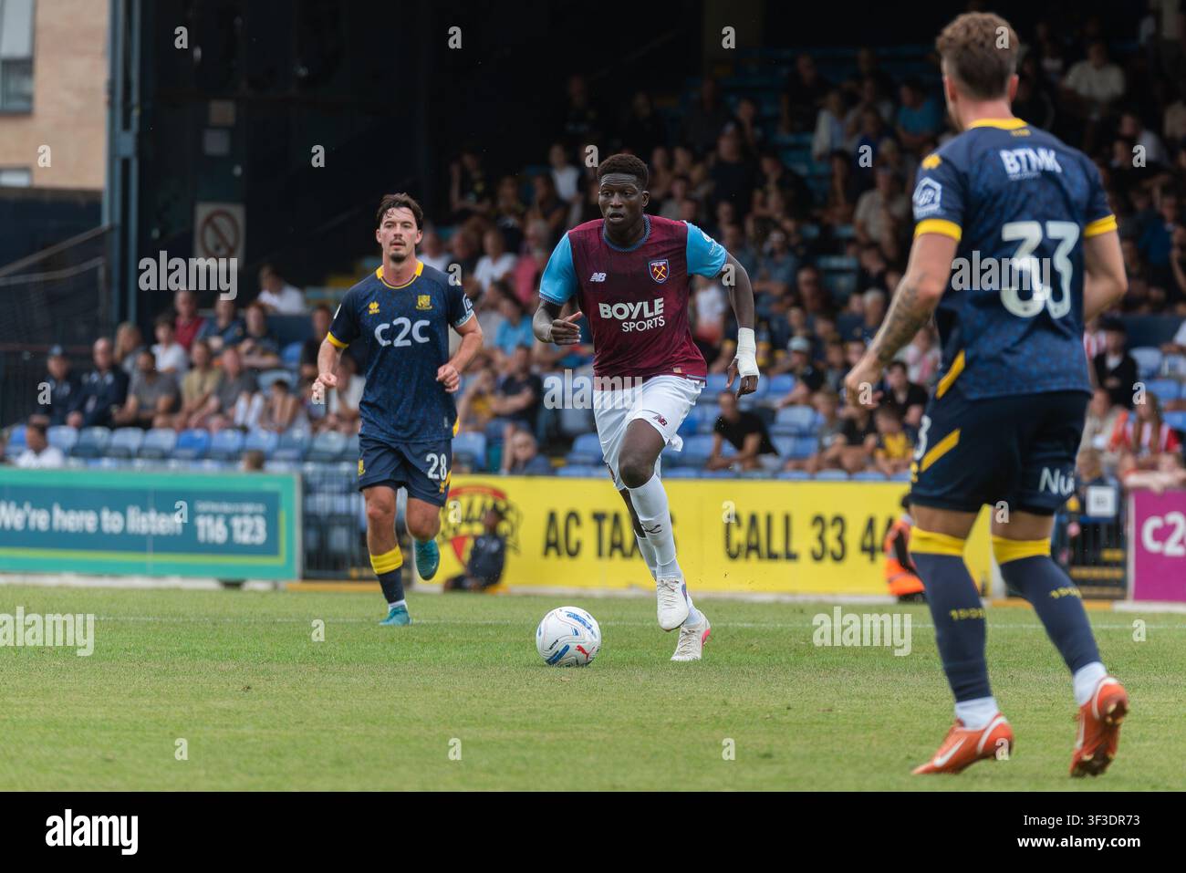 Mohamadou Kanté spielt bei Southend Utd gegen West Ham Utd im Vorsaison-Freundschaftsspiel im Roots Hall, Southend on Sea, Essex, UK Stockfoto