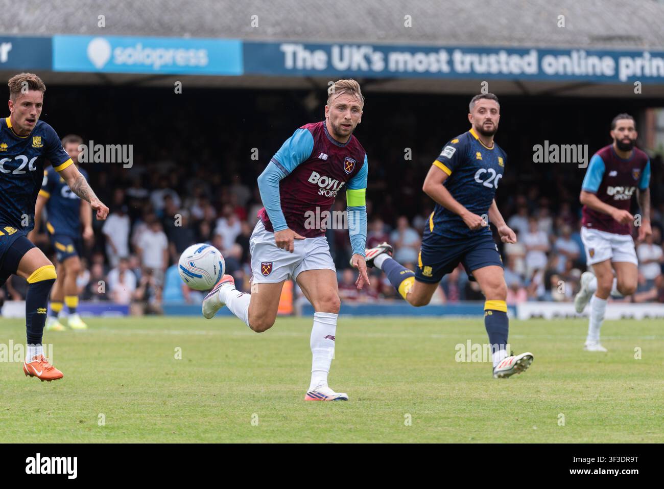 Jarrod Bowen spielt bei Southend Utd gegen West Ham Utd im Vorsaison-Freundschaftsspiel im Roots Hall, Southend on Sea, Essex, UK Stockfoto