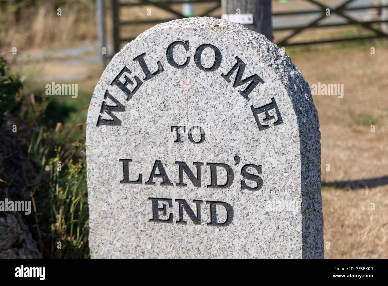 Cornwall 2026 Land’s End, England – 18.7.2026: Hinweisschild zu Land’s End, dem südwestlichsten Punkt Großbritanniens und Teil von West-Cornwall im Südwesten, in Cornwall, England Stockfoto