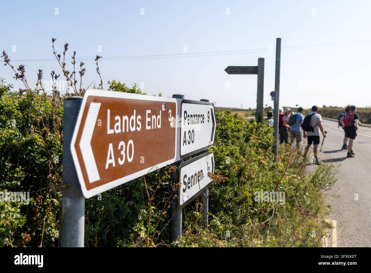 Cornwall 2026 Land’s End, England – 18.7.2026: Hinweisschild zu Land’s End, dem südwestlichsten Punkt Großbritanniens und Teil von West-Cornwall im Südwesten, in Cornwall, England Stockfoto