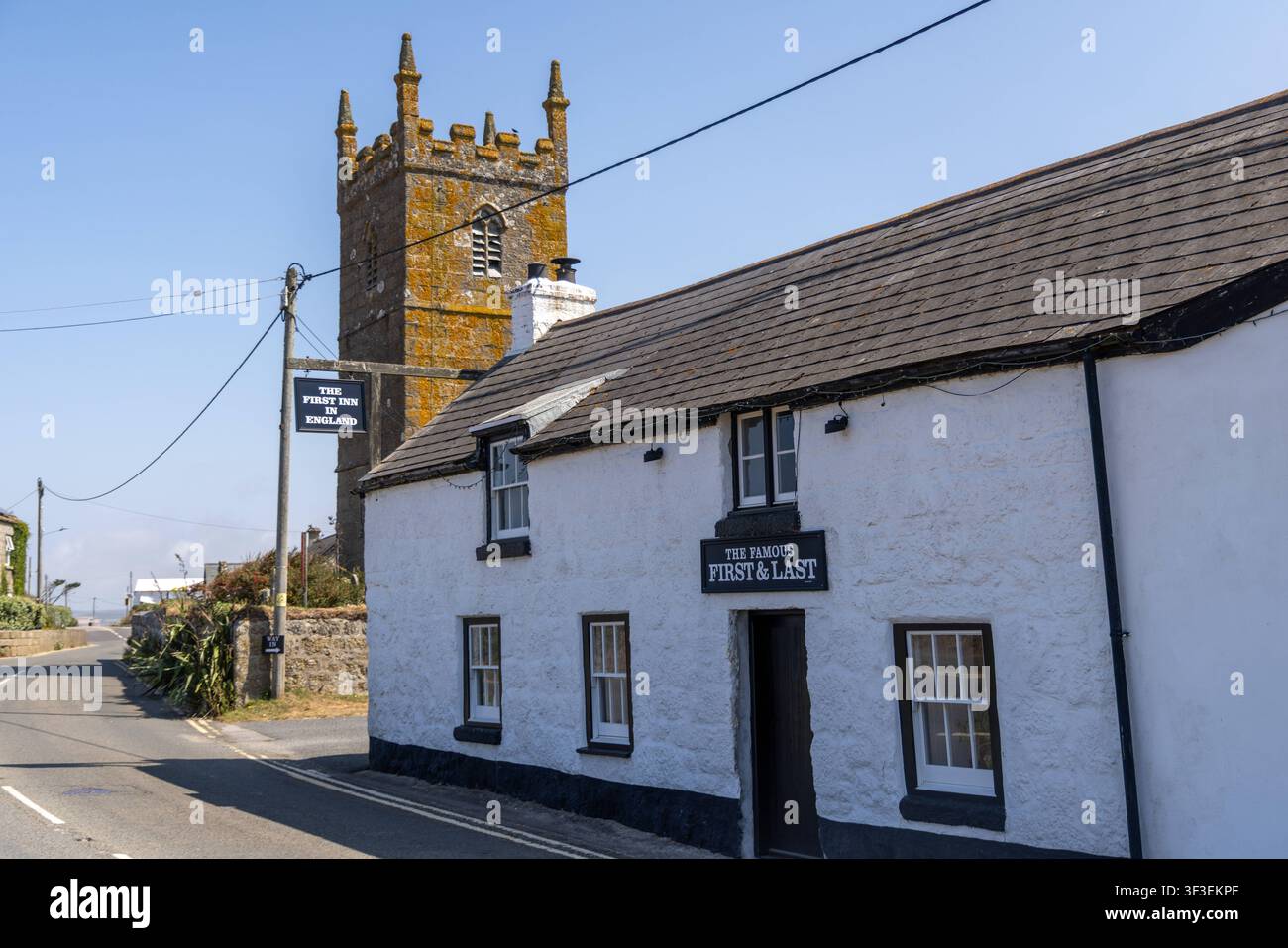 Cornwall 2026 Sennen, England- 18.7.2026: Erste und letzte Kneipe direkt eine Meile vor Land’s End, dem südwestlichsten Punkt Großbritanniens und Teil von West-Cornwall im Südwesten, in Cornwall. England Stockfoto