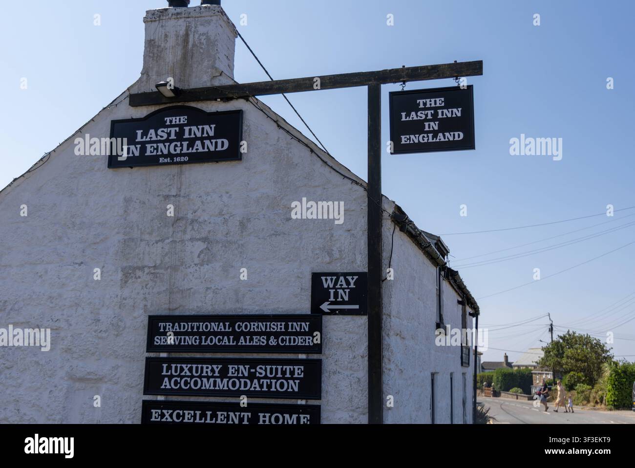 Cornwall 2026 Sennen, England- 18.7.2026: Erste und letzte Kneipe direkt eine Meile vor Land’s End, dem südwestlichsten Punkt Großbritanniens und Teil von West-Cornwall im Südwesten, in Cornwall. England Stockfoto