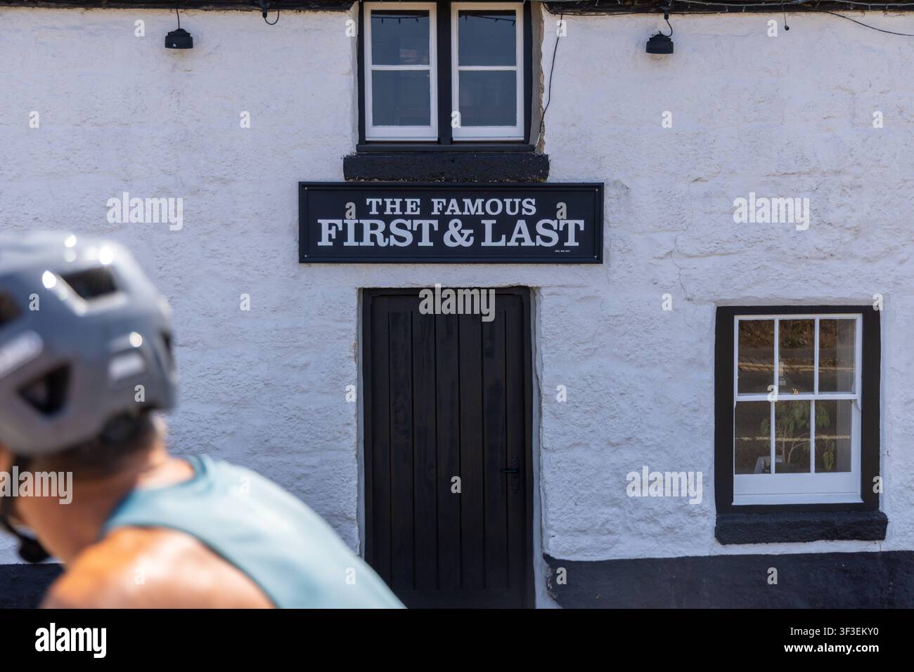 Cornwall 2026 Sennen, England- 18.7.2026: Erste und letzte Kneipe direkt eine Meile vor Land’s End, dem südwestlichsten Punkt Großbritanniens und Teil von West-Cornwall im Südwesten, in Cornwall. England Stockfoto
