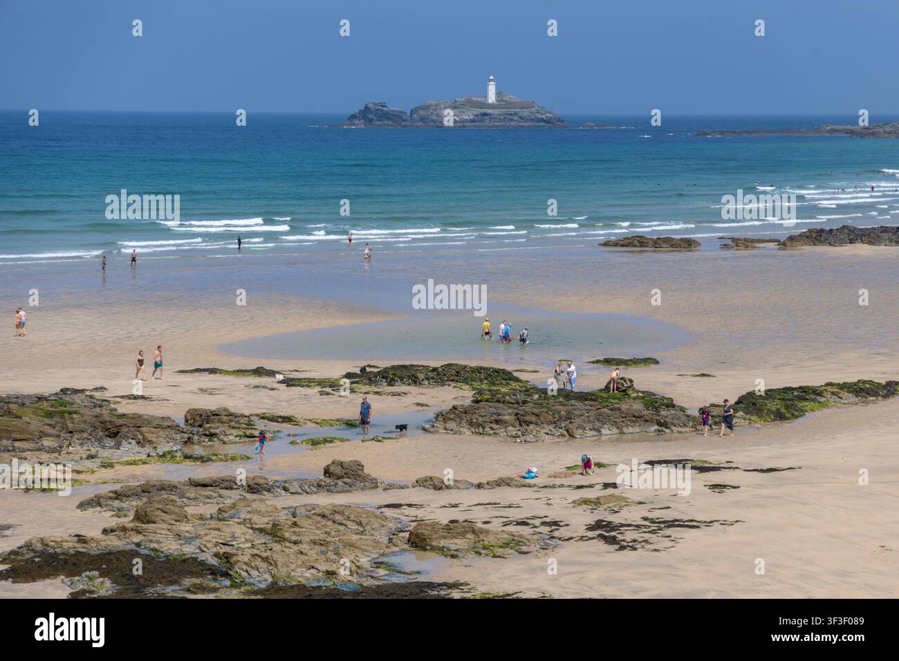 Cornwall 2026 Gwithian, England- 18.7.2026: Leuchtturm am Strand von Gwithian in Cornwall. England Stockfoto