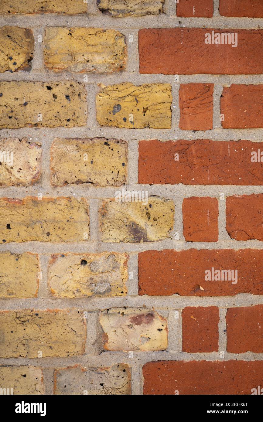 Nahaufnahme einer gelb-orange-roten Ziegelwand, Chelsea, London, Großbritannien, England, Großbritannien Stockfoto