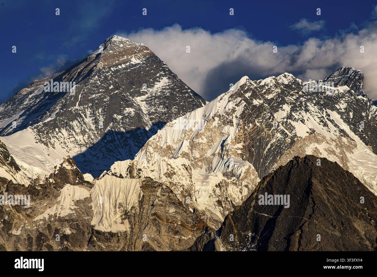 Blick auf den Mount Everest und Lhotse vom Renjo La Pass, 5360 m, Solu Khumbu, Himalaya, Nepal Stockfoto