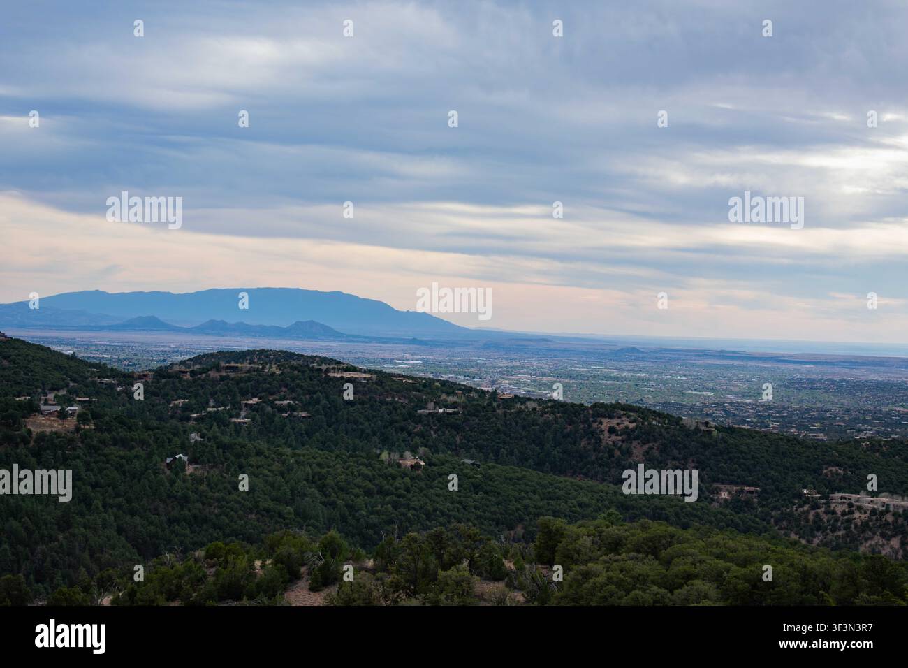 Santa Fe vom Saddleback Trail aus Stockfoto