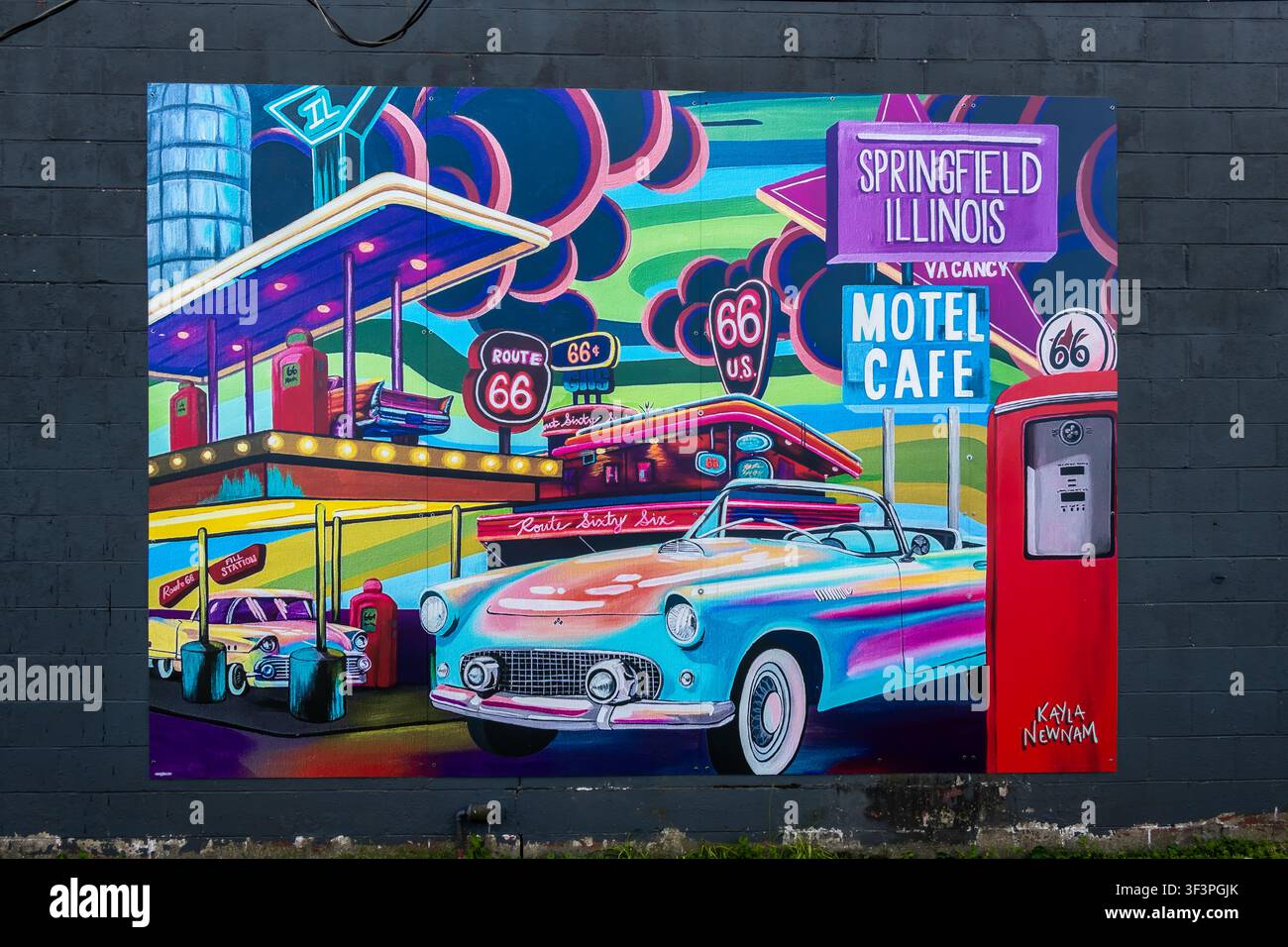 An der ROUTE 66, Neon-Tankstellenmural, Springfield, Illinois. Künstlerin: Kayla Newmam Stockfoto