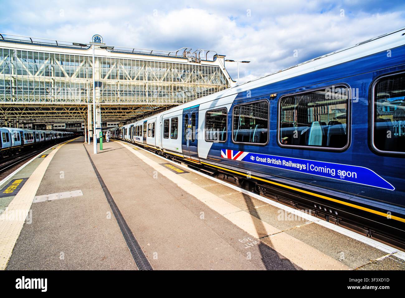 Great British Railways Kommt bald auf der Seite eines Zuges in der Waterloo Station, London, England am 21. Mai 2026 Stockfoto