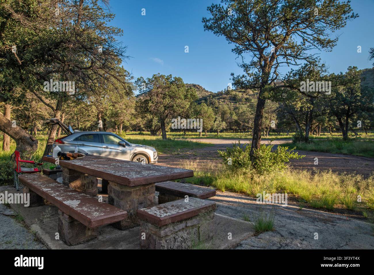Campingplatz am Madera Canyon Roadside Park, verteiltes Campen erlaubt, Madera Canyon, Davis Mountains, Trans-Pecos Texas Ranges, in der Nähe von Fort Davis, Texas Stockfoto