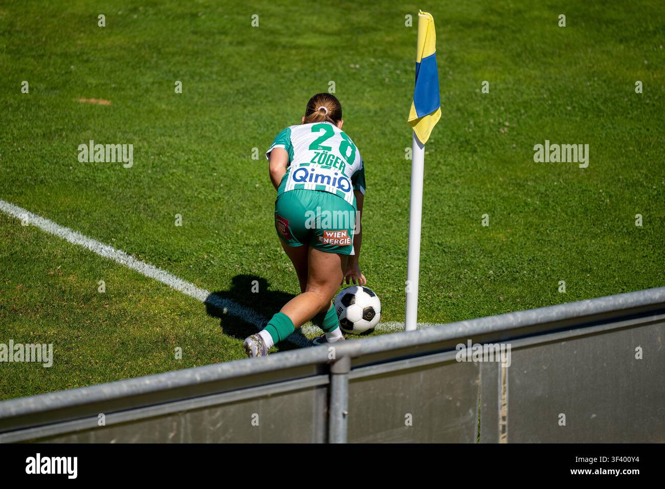 (c) Christian Mueller - 27.06.26, Testspiel, Schubert Stadion in Melk / Österreich - Blau-Weiss Linz/Kleinmünchen vs SK Rapid. SK Rapid's Sophie Zögerl bereitet sich auf ihren Eckball vor. Foto: Christian Mueller Stockfoto
