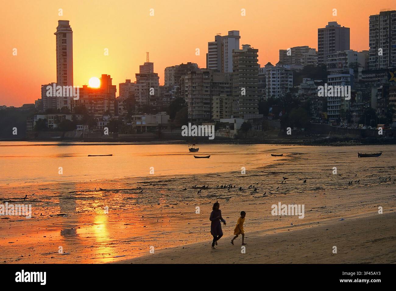 Indien Maharashtra Bombay Mumbai Chowpatty Beach bei Sonnenuntergang Stockfoto