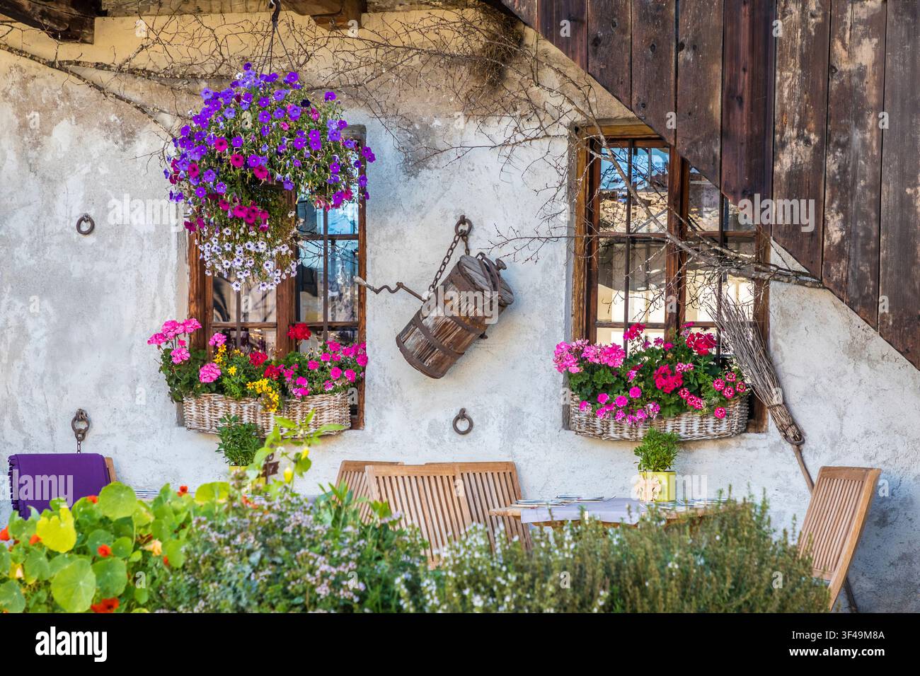 Altes Bauernhaus im Zentrum von Reit im Winkl, Oberbayern, Bayern, Deutschland Stockfoto