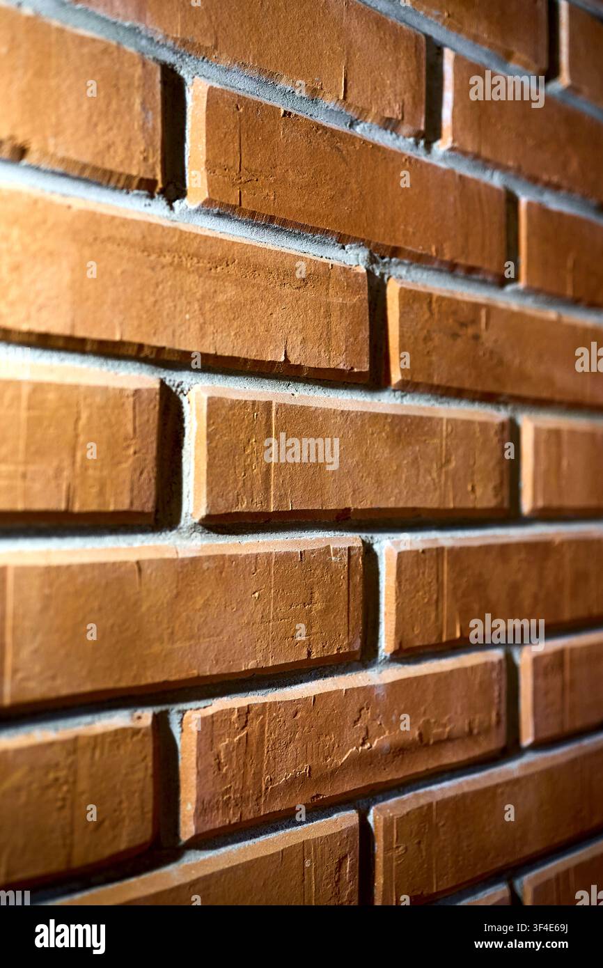 Ziegelwandtexturhintergrund rote orangefarbene Ziegel Oberflächendmuster Steinbau Tonbaustruktur Detail Hintergrund raues Material geo Stockfoto