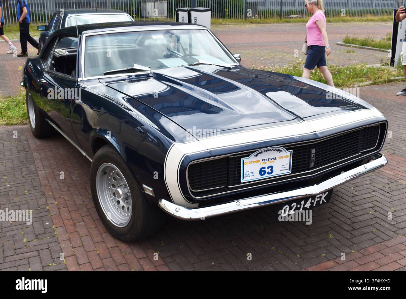 Huizen, Niederlande - 4. Juli 2026: ein Chevrolet Camaro RS von 1968 Stockfoto