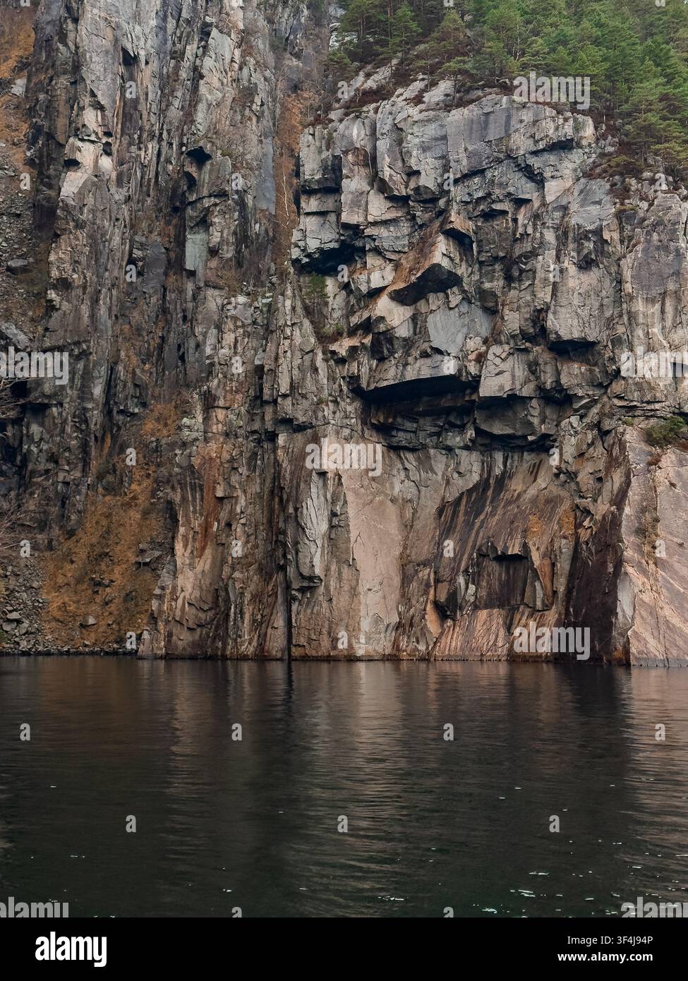 Dramatische Granitklippen im Lysefjord, Norwegen Stockfoto