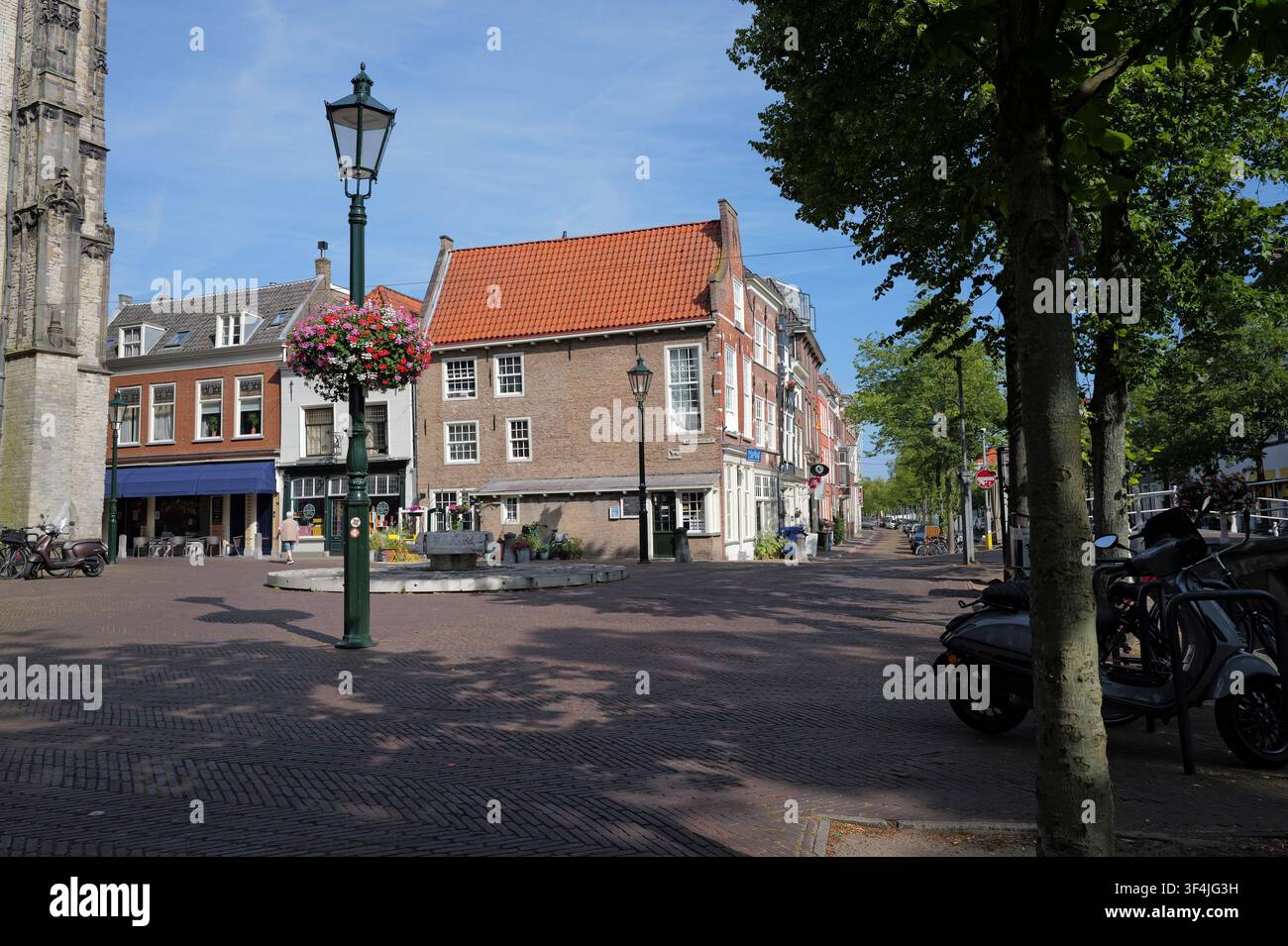 Alte Stadt Delft an der Ecke der Oude Kerk Stockfoto