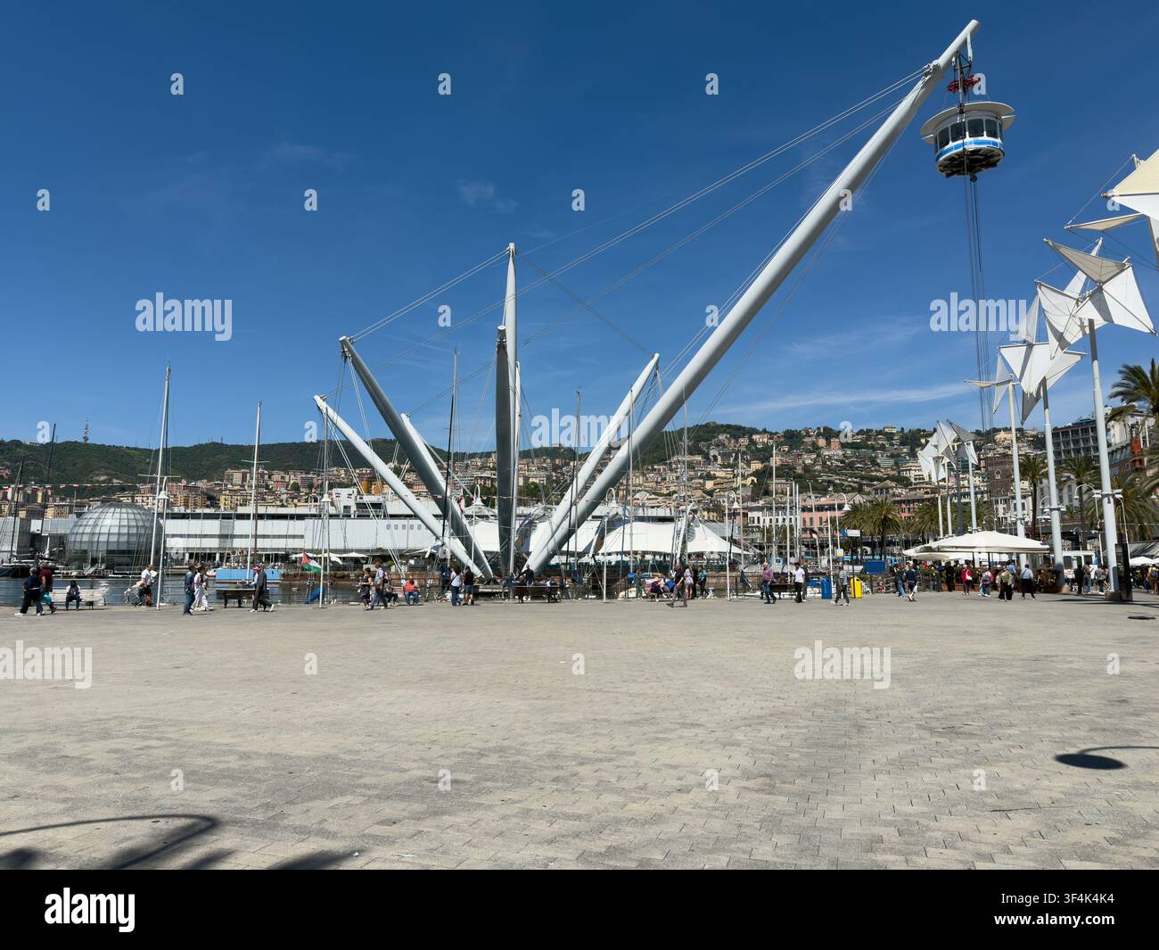 Der Bigo, der berühmte Panoramaaufzug im alten Hafen von Genua Stockfoto