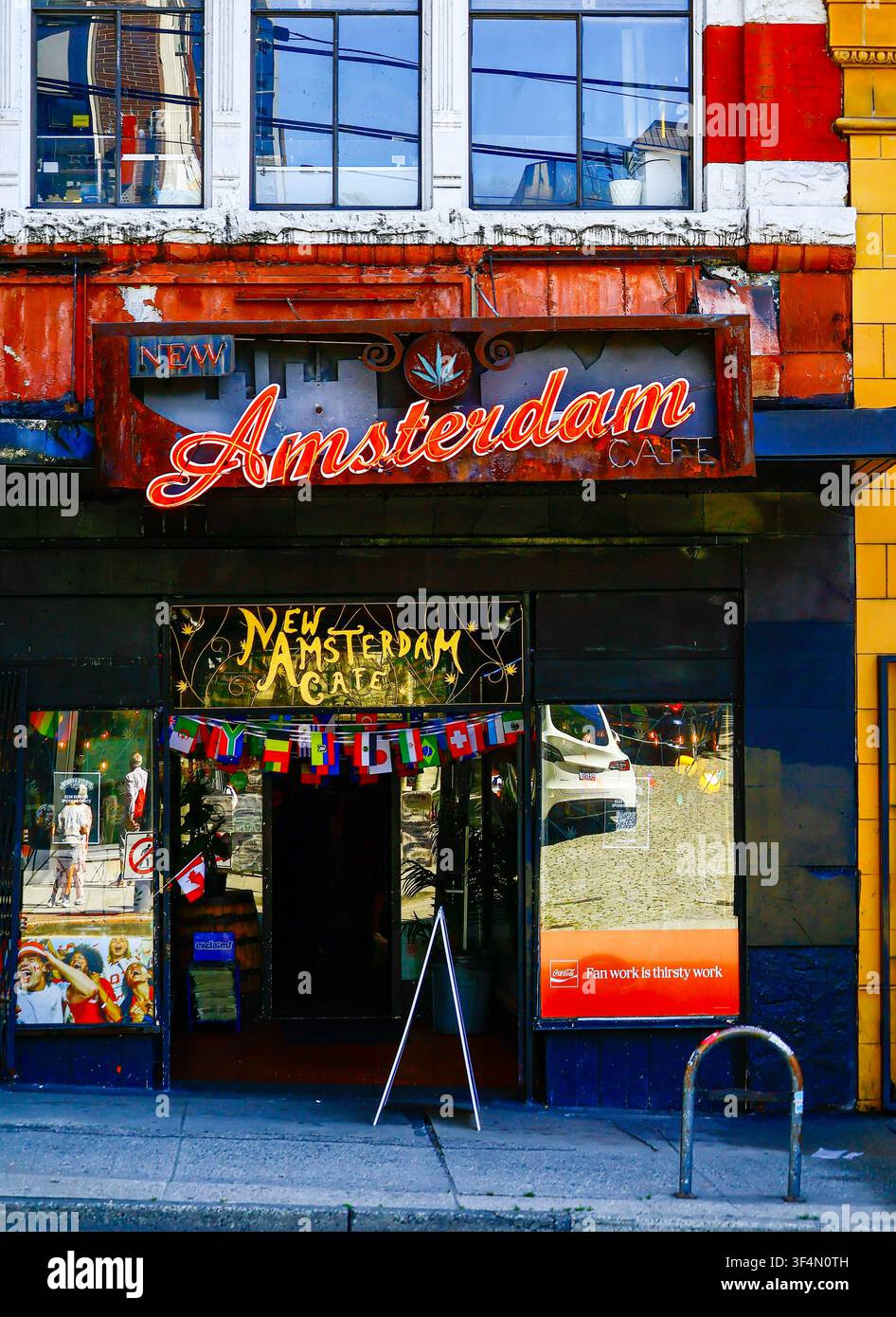 Das New Amsterdam Cafe in der West Hastings Street im Zentrum von Vancouver, BC. Stockfoto