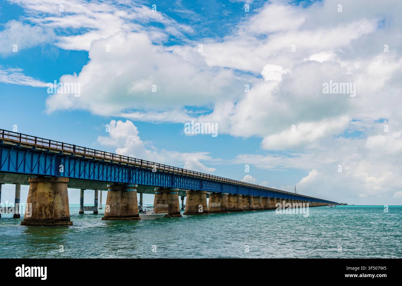 Berühmte 7-km-Brücke. Ingenieurarchitektur. 11-Meilen-Brücke in Florida Keys. Übersee Highway in Miami. Reiseziel Stockfoto