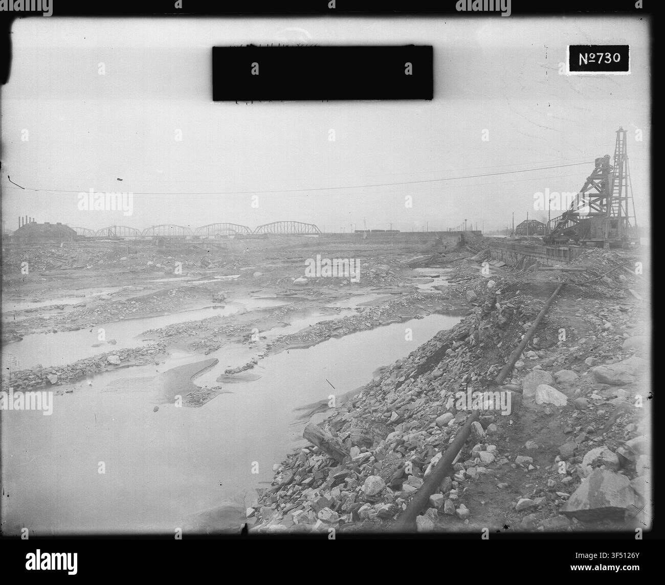Eine Ansicht von 1680 des Neuen Schleusen und Kanals westlich der Brücke, Blick nach Osten vom Koffersperrdamm aus, während des Baus des St. Marys Falls Kanals und der Schleusen. Stockfoto