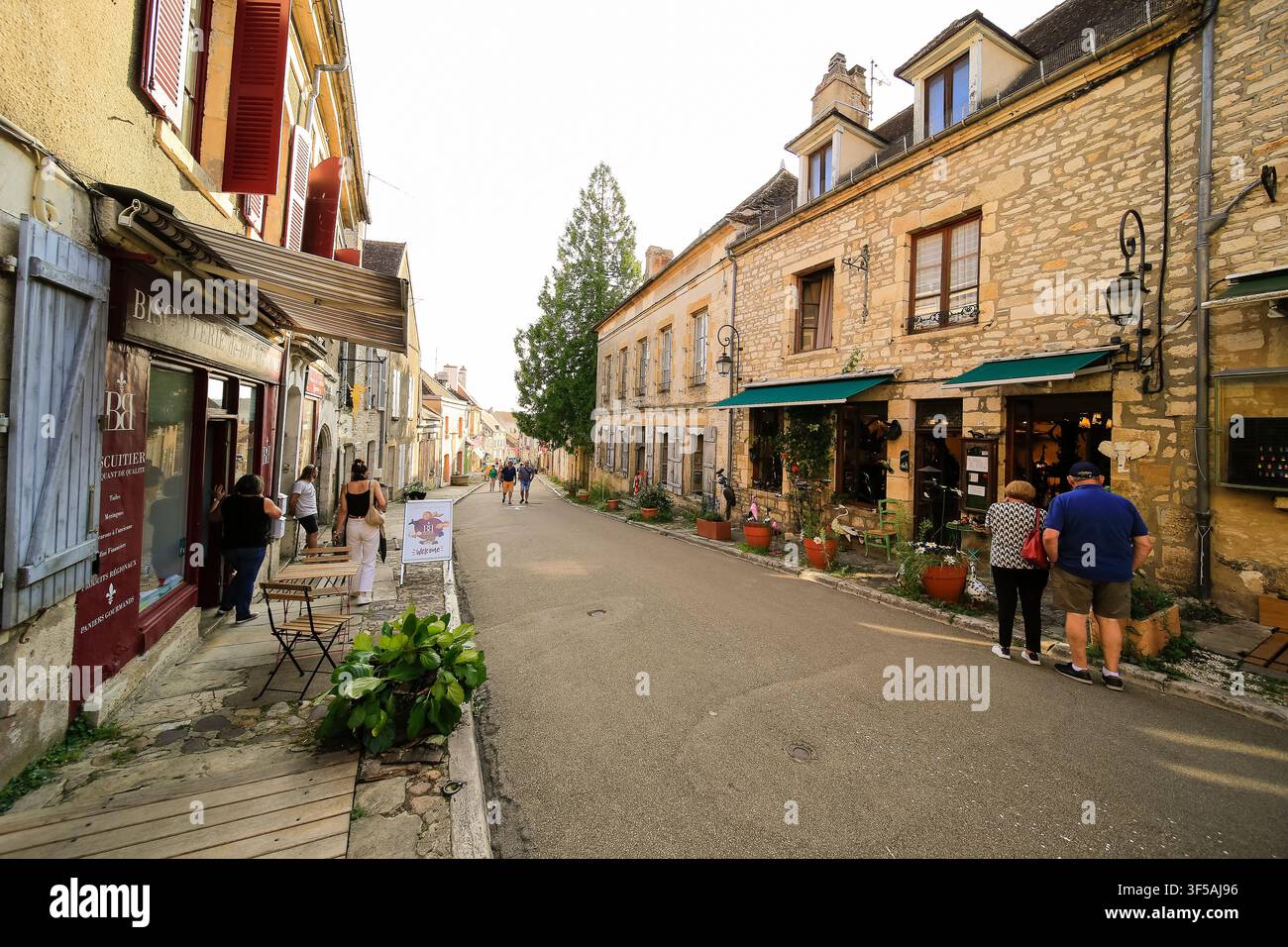 Vezelay, alte französische Stadt im Département Yonne der Region Bourgogne-Franche-Comté in Frankreich. Stockfoto