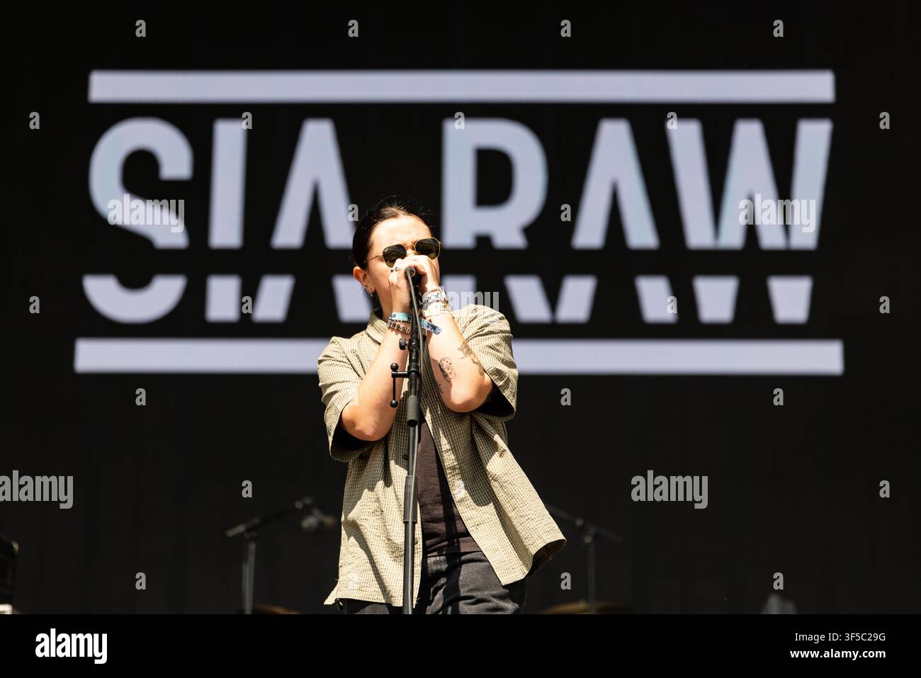 Derbyshire, UK, 01. Aug. 2026. Sia Raw tritt am Samstag des Y Not Festival 2026 auf. Credit: Alex Perkins/Alamy Live News Stockfoto