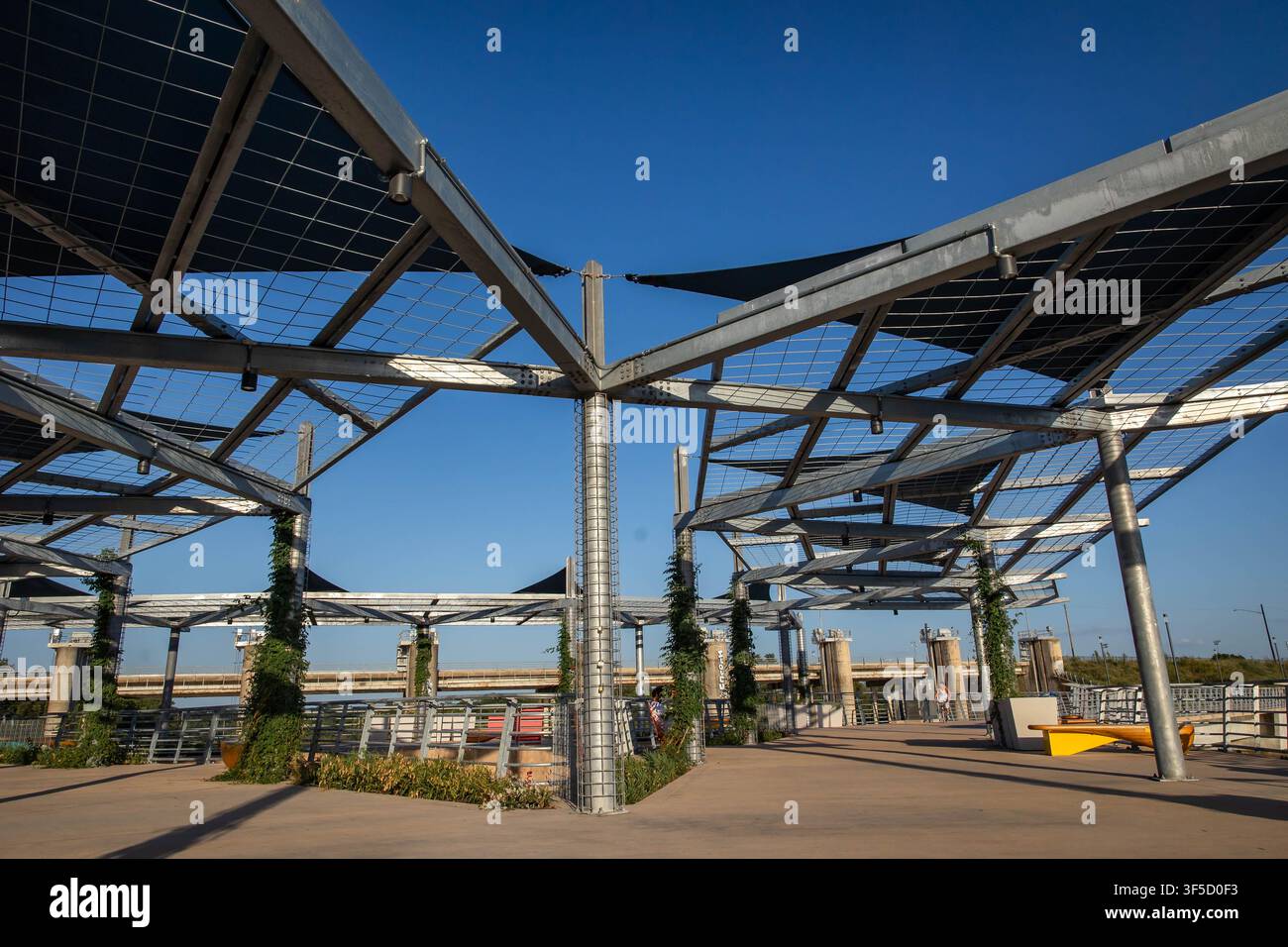 Wishbone Bridge – Y-förmige Fußgänger- und Fahrradbrücke am Lady Bird Lake, Austin, Texas. Austins erste dreibeinige Brücke über den Town Lake. Stockfoto