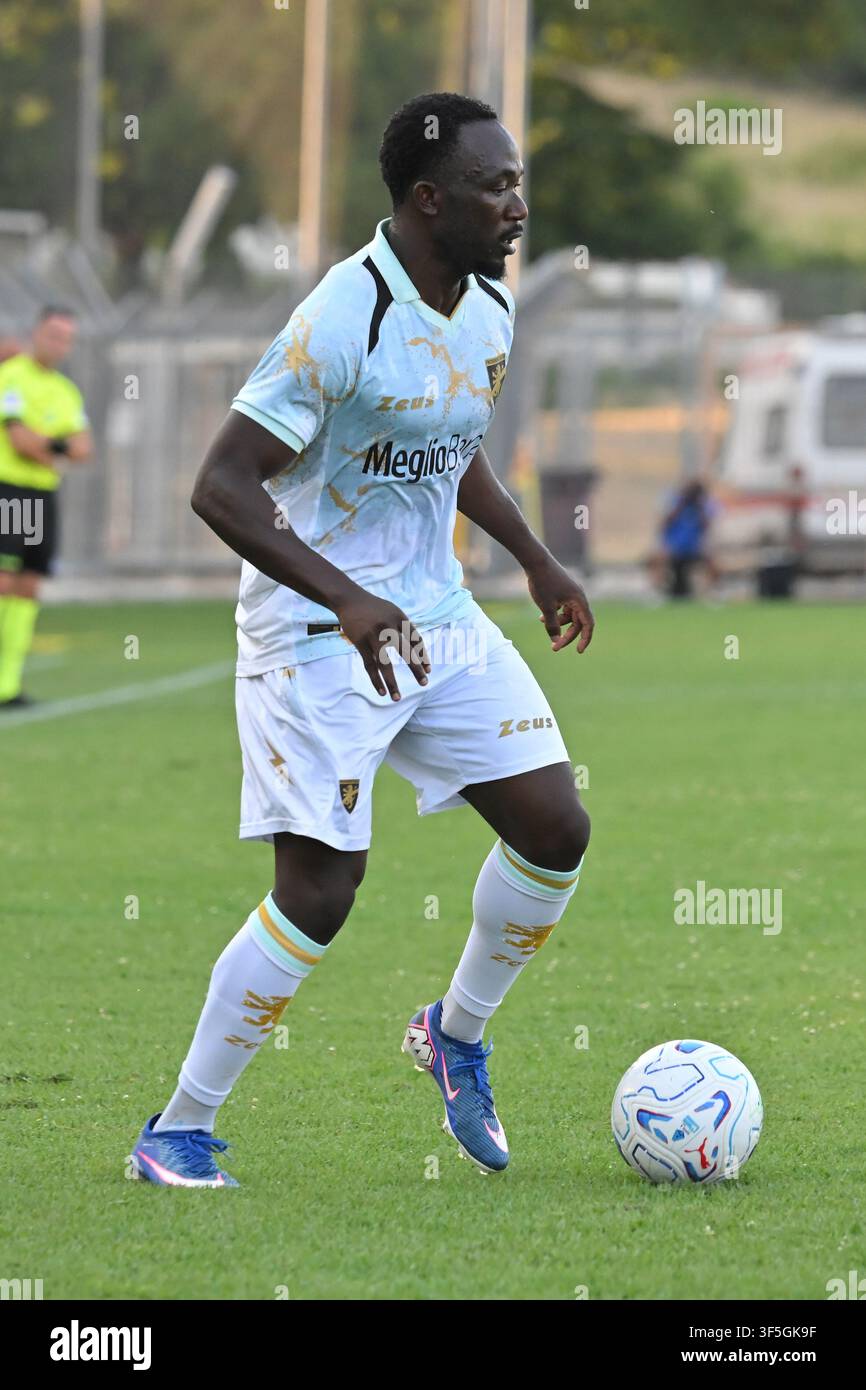Frosinone, Lazio. 01. Aug., 2026. Seydou Fini von Frosinone während des Freundschaftsspiels zwischen Frosinone und Benevento im Manlio Scopigno-Stadion in Rieti, Italien, am 1. August 2026. AllShotLive Credit: Sipa USA/Alamy Live News Stockfoto