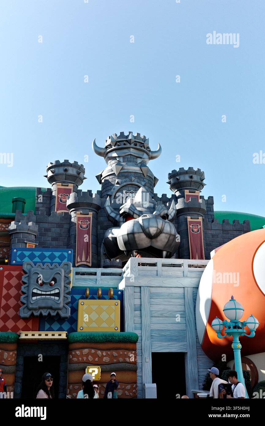 Details des Bowser's Castle-Turms in Super Nintendo World, Universal Studios Hollywood Stockfoto