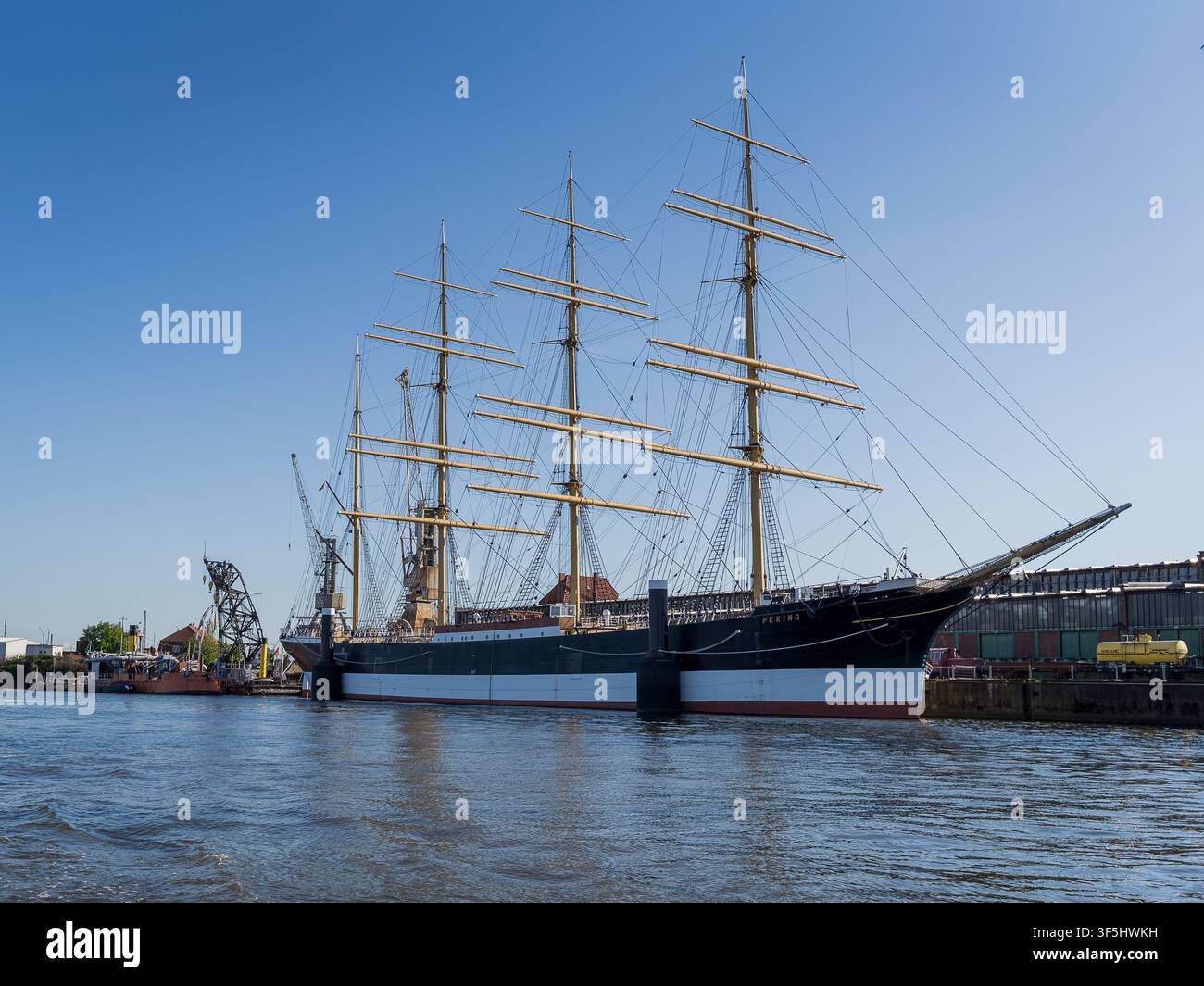 Historisches viermastiges Segelschiff Peking im Deutschen Hafenmuseum in Hamburg, Deutschland, vertäut Stockfoto