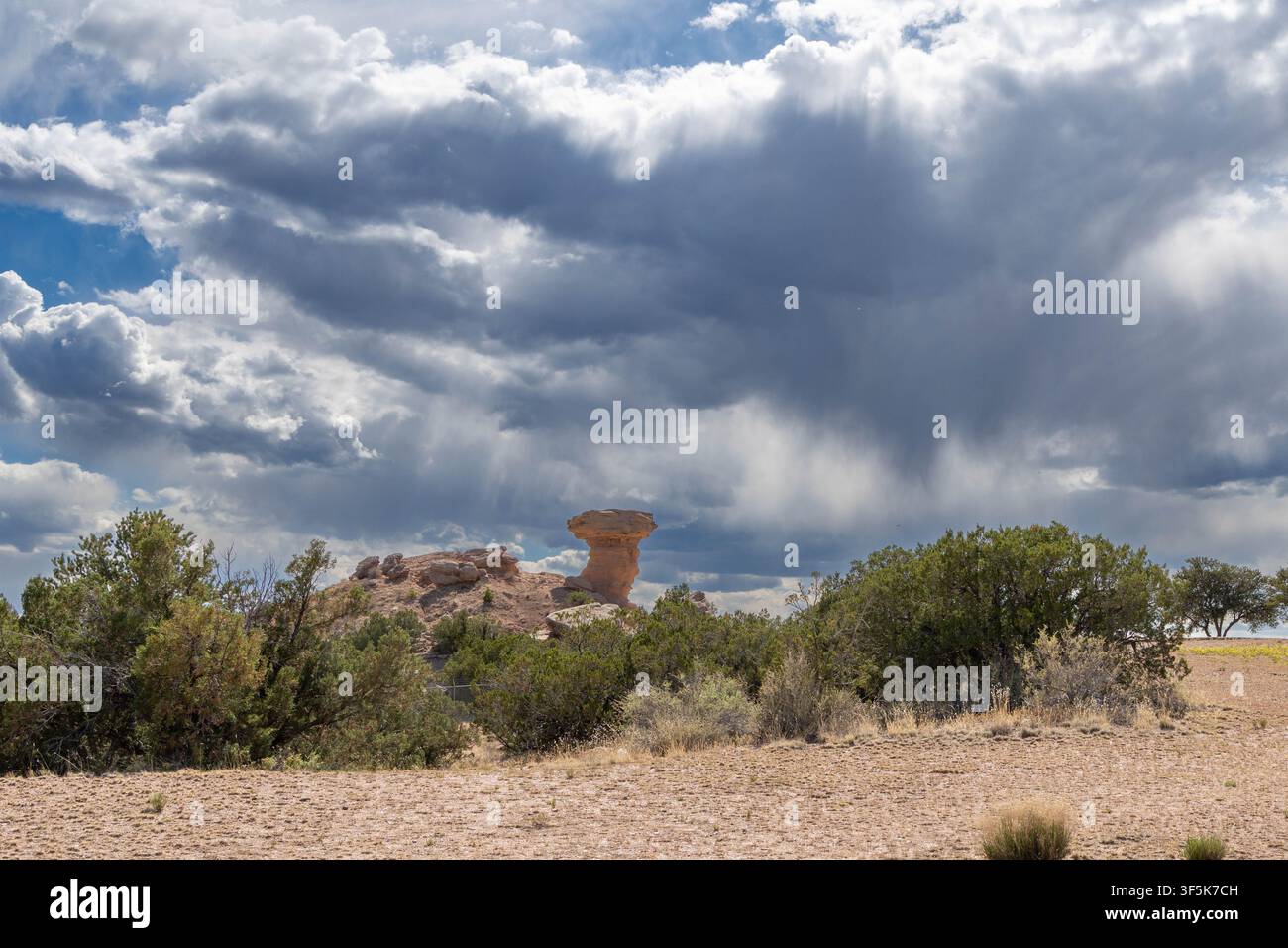 Fotografie der Felsformation Camel Rock abseits der US Route 84 in Santa Fe NM Stockfoto