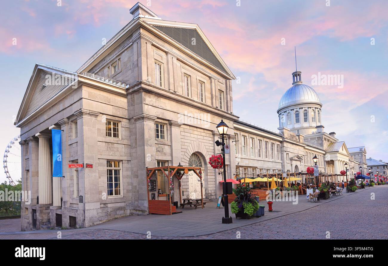 Französisch-kanadische Architektur mit dem Bonsecours-Markt bei Sonnenuntergang, Montreal Stockfoto