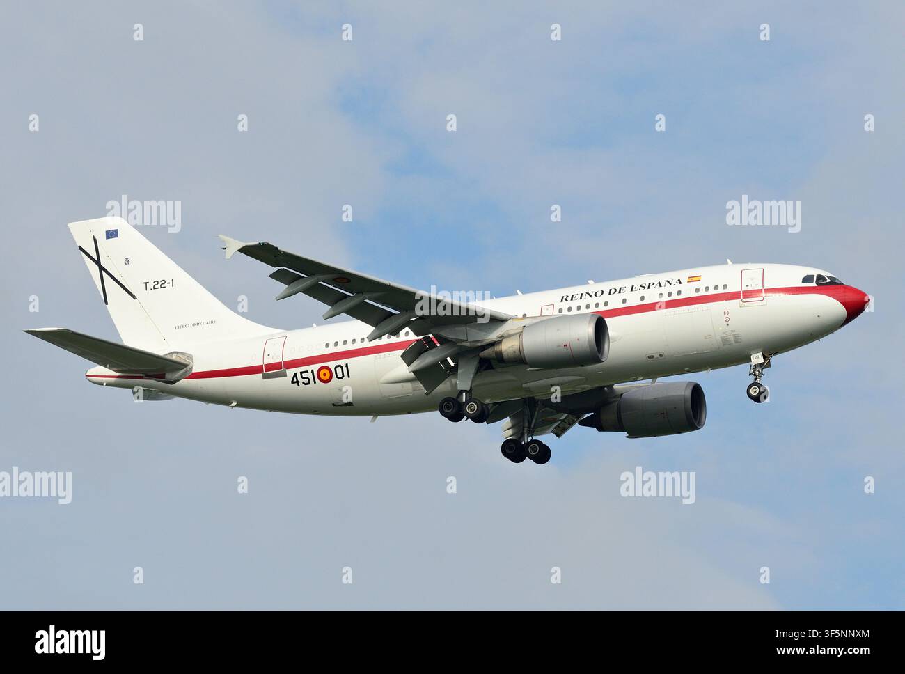 VIP Airbus A310 Ejercito del Aire (spanische Luftwaffe) 451-01 T.22-1 bei der Landung am Flughafen Amsterdam Schiphol während des NATO-Gipfels 2025 Stockfoto