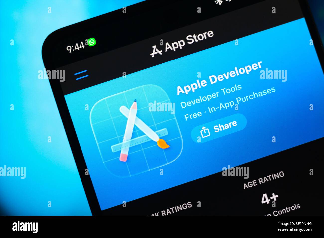 Kanada. 03. Aug., 2026. In dieser Fotoillustration wird das Apple Developer-Logo auf einem Smartphone-Bildschirm im Apple App Store angezeigt. (Foto von Thomas Fuller/SOPA Images/Sipa USA) *** Streng nur für redaktionelle Nachrichten *** Credit: Sipa USA/Alamy Live News Stockfoto