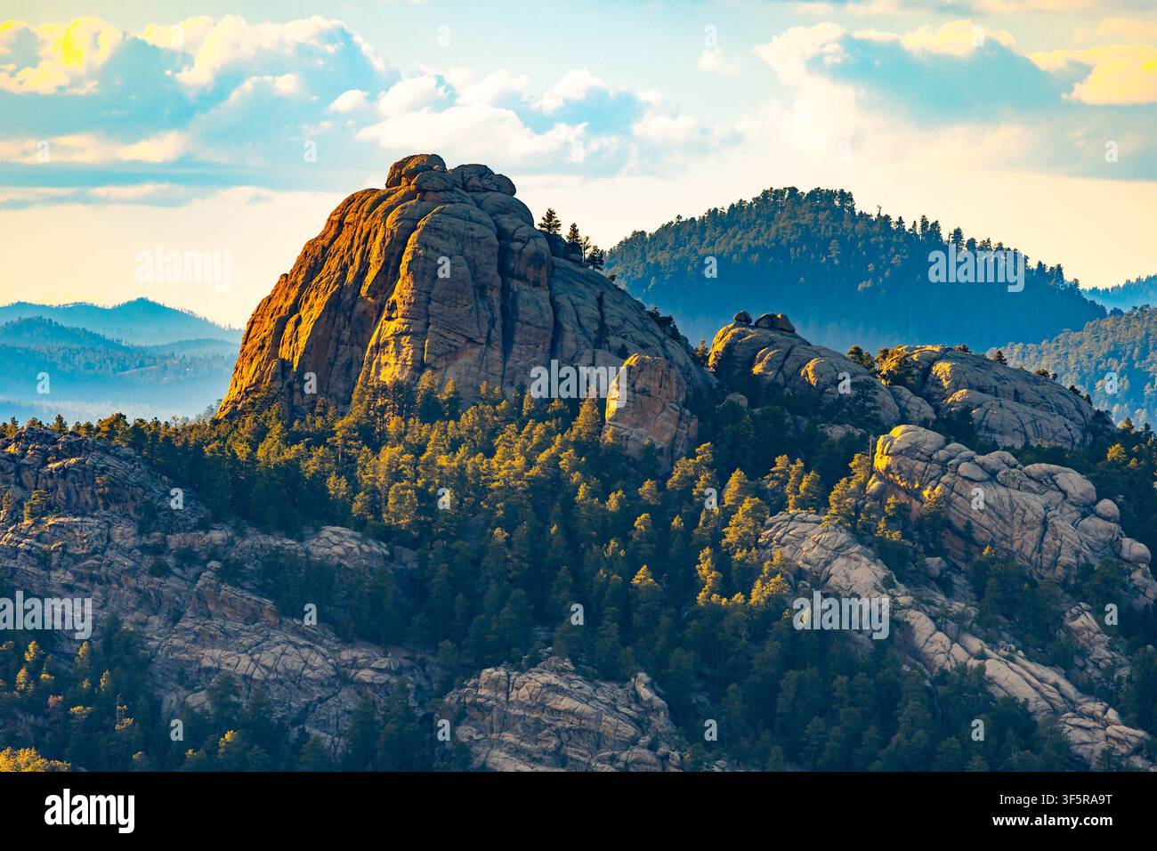 Panoramatische Landschaftsansicht vom Iron Mountain im Black Hills National Forest in South Dakota Stockfoto