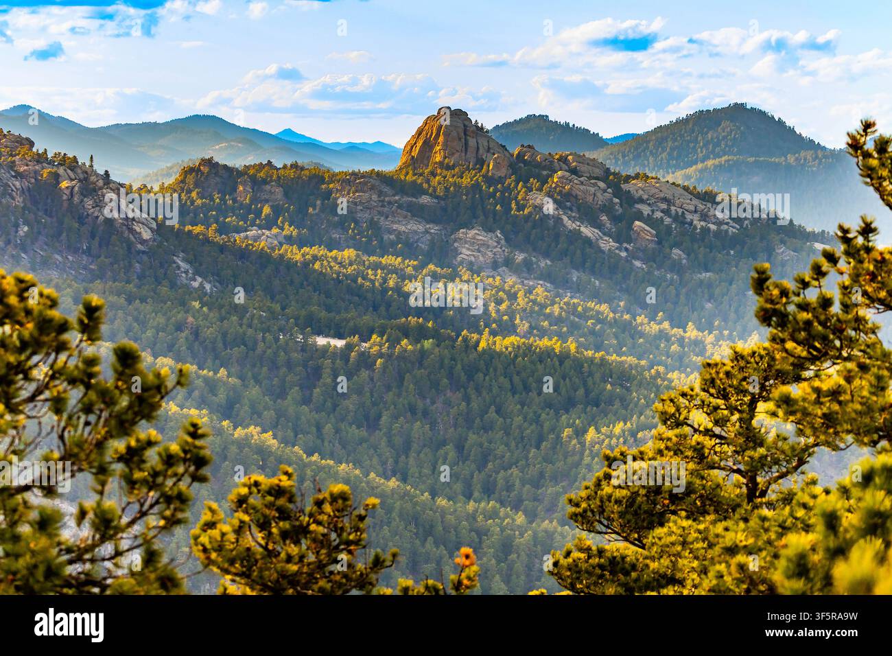 Panoramatische Landschaftsansicht vom Iron Mountain im Black Hills National Forest in South Dakota Stockfoto