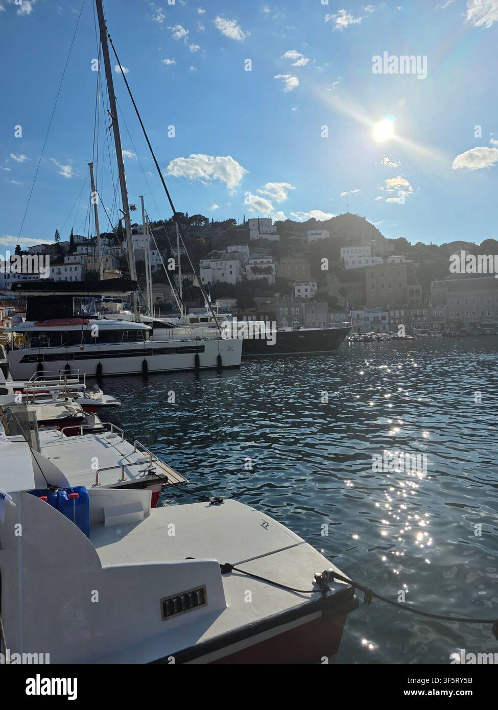Hafen von Hydra - Smartphone-aufgenommenes Stockfoto